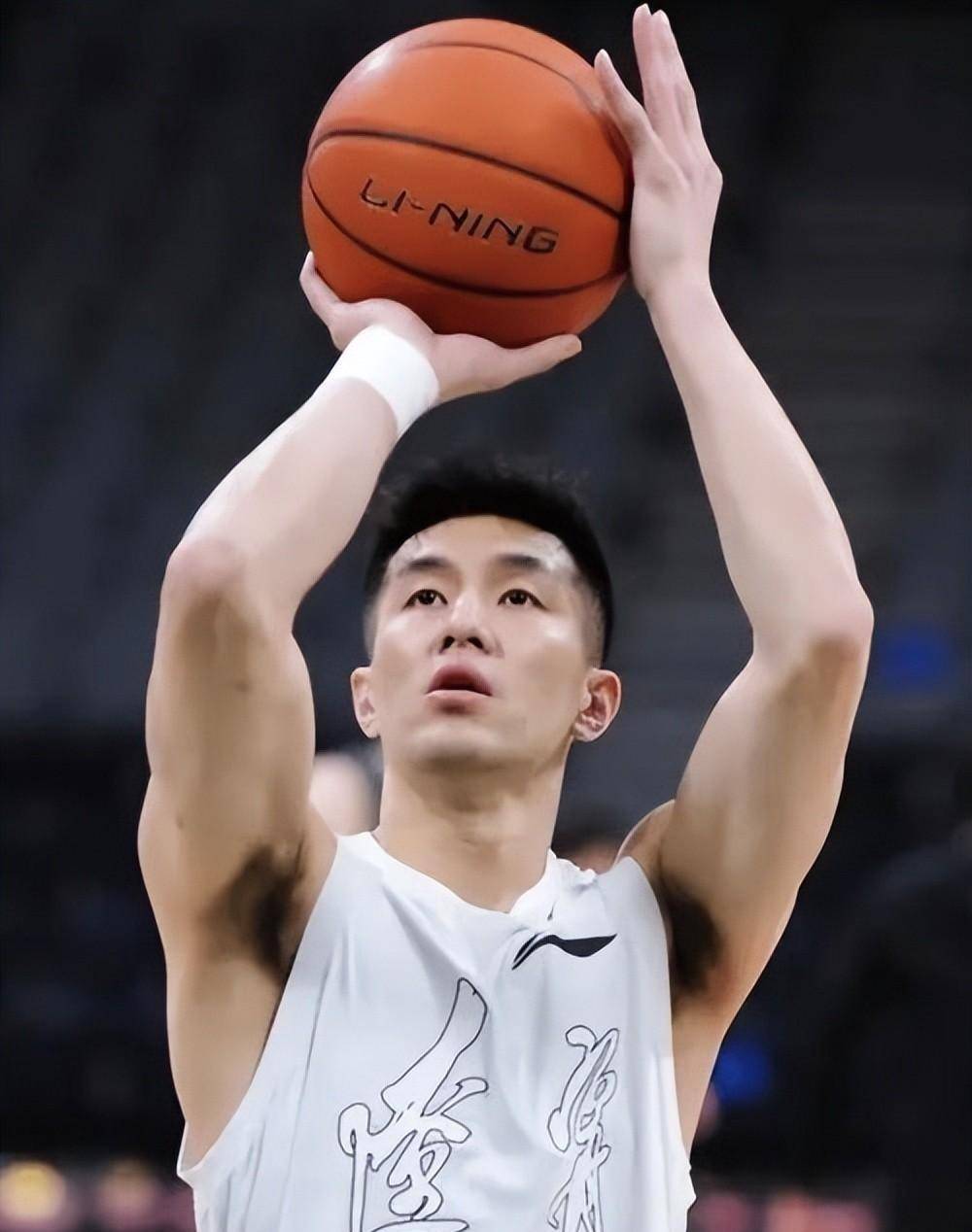 NBA球星郭艾伦回归国家队，备战国际篮球系列赛