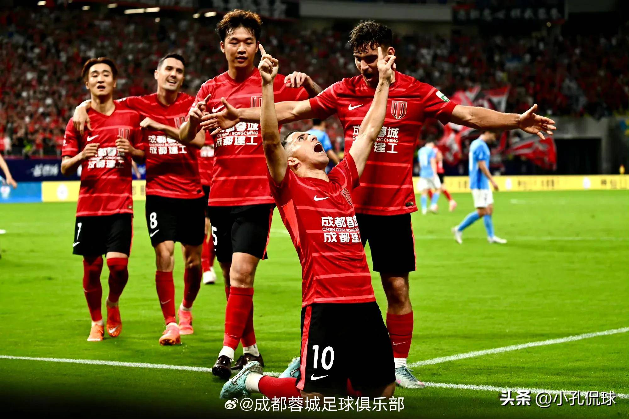 足球联赛火热进行，球队实力逐渐显现