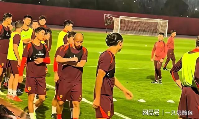 又一名球员因伤退出关键比赛