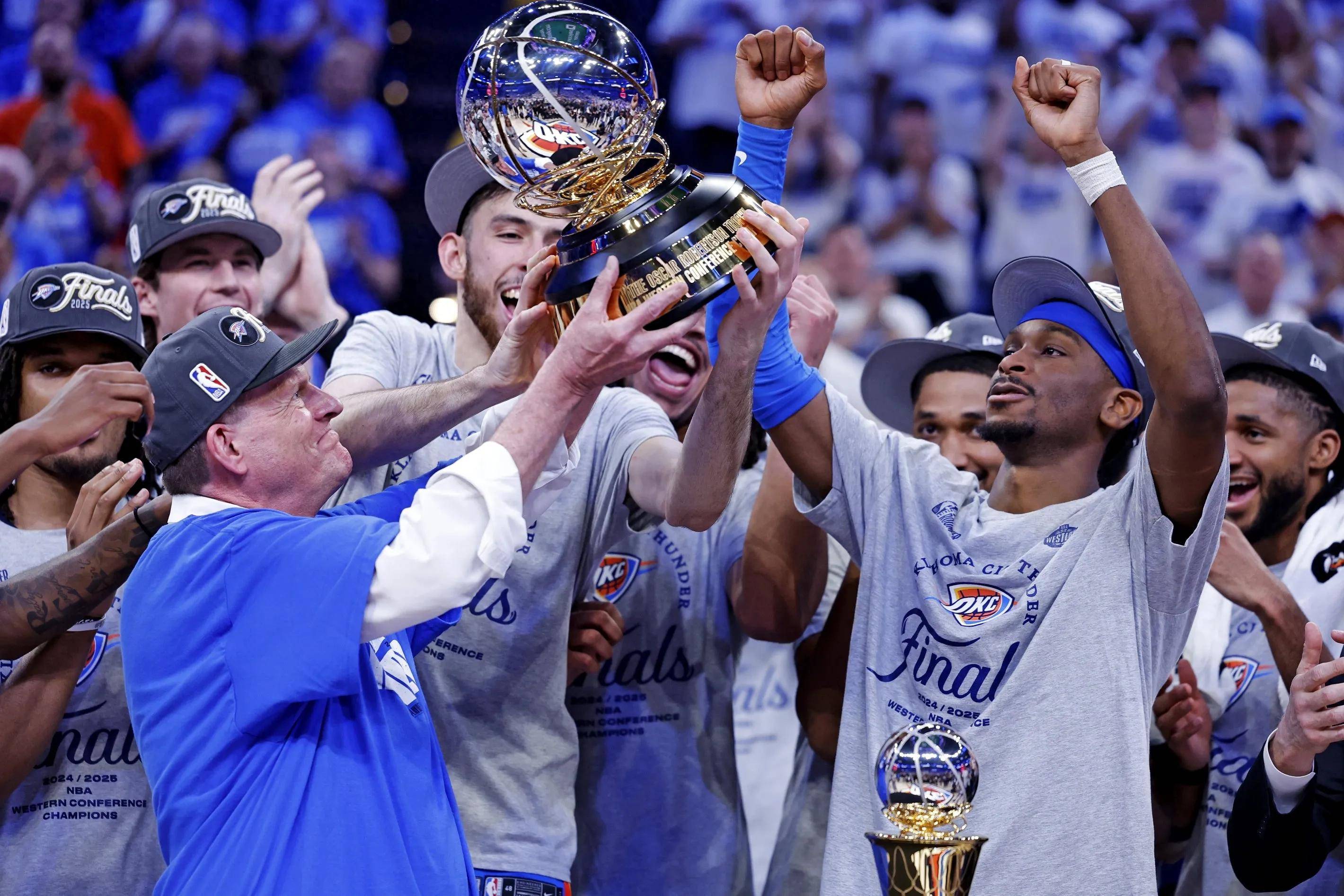 欧洲篮球盛事竞技激烈，各队争夺无情上演