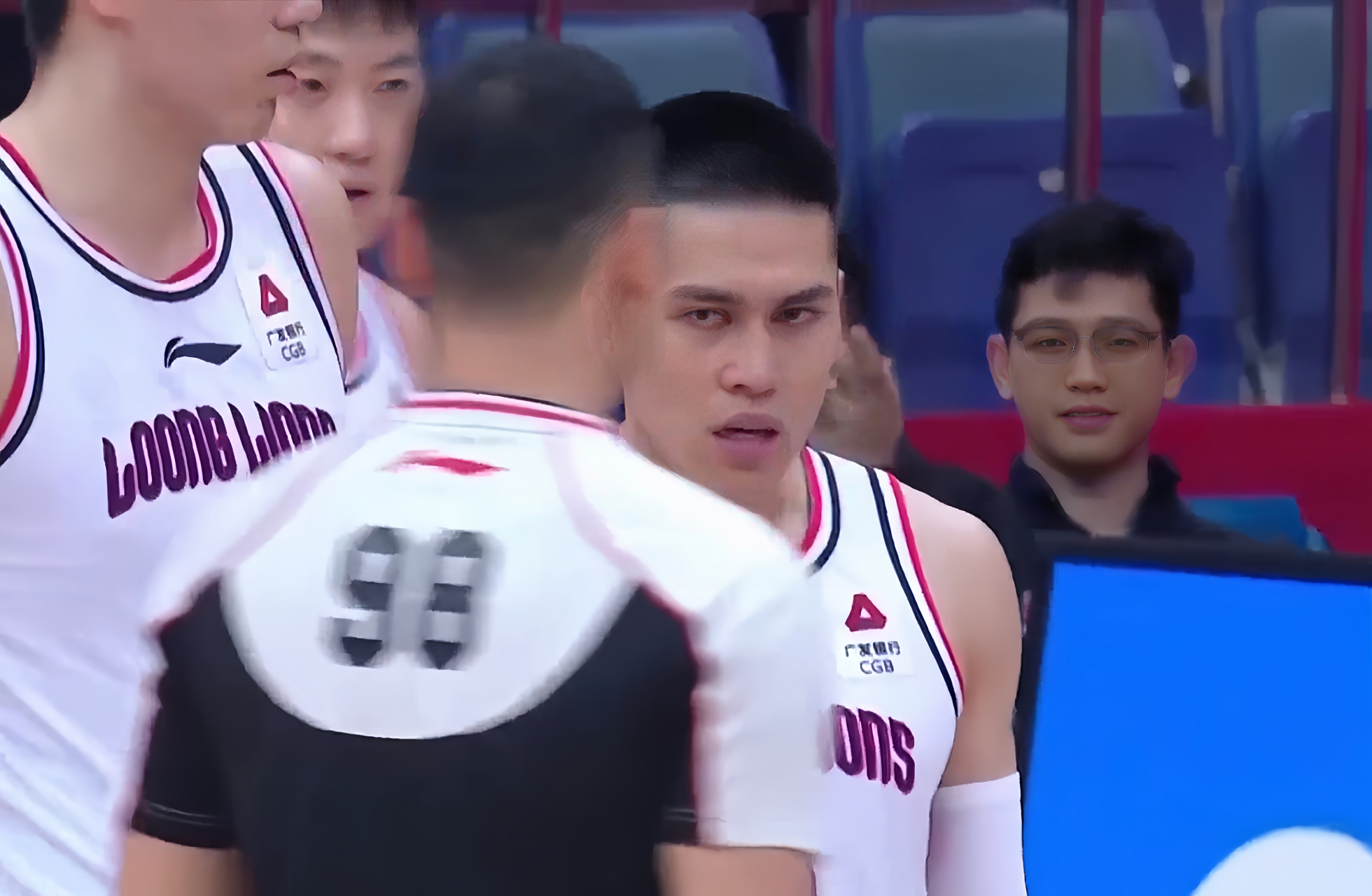 江苏队惨败给对手,遭遇失利 江苏队惨败给对手,遭遇失利