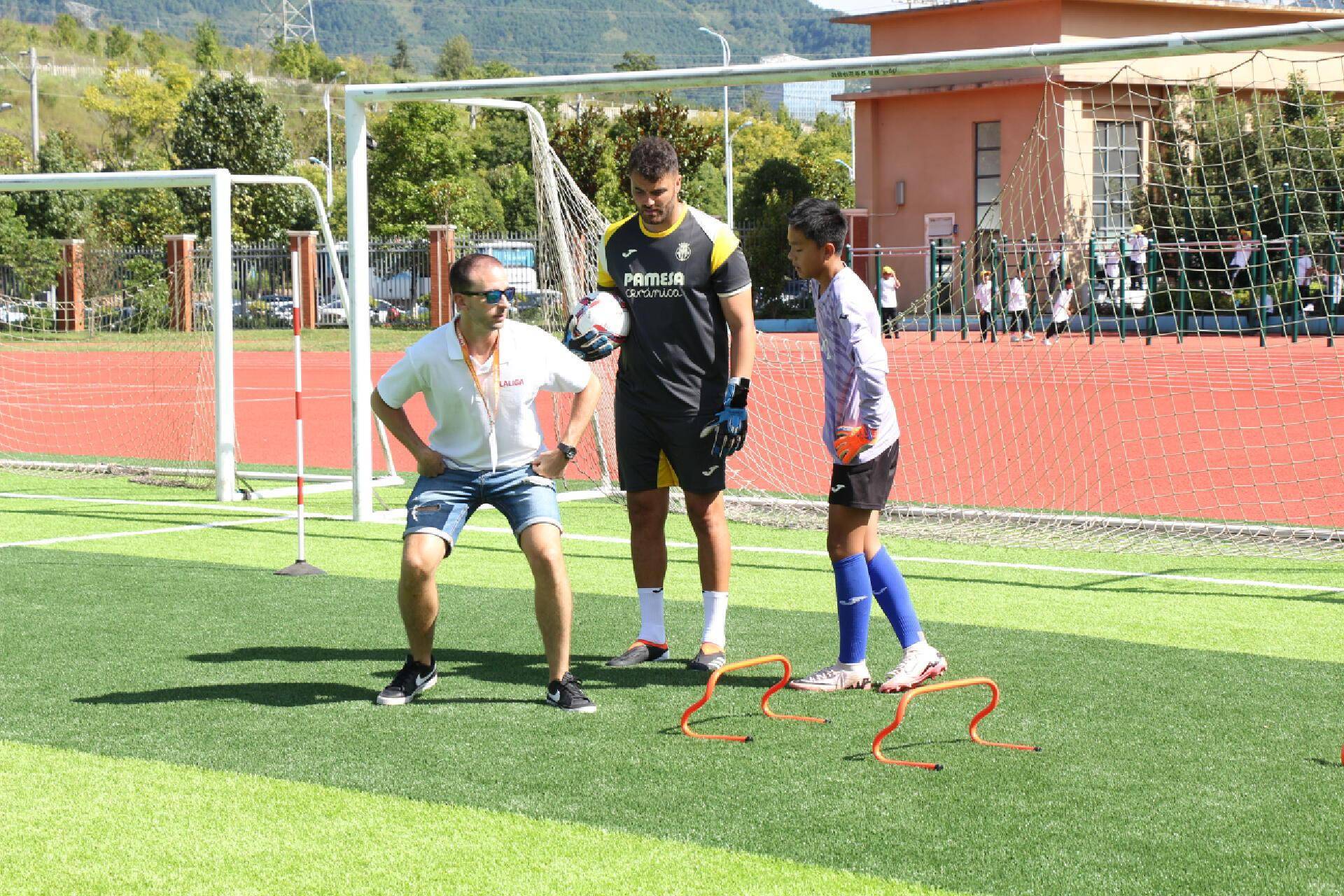 包含西甲球队青训培养成效显著，年轻球员崭露头角的词条