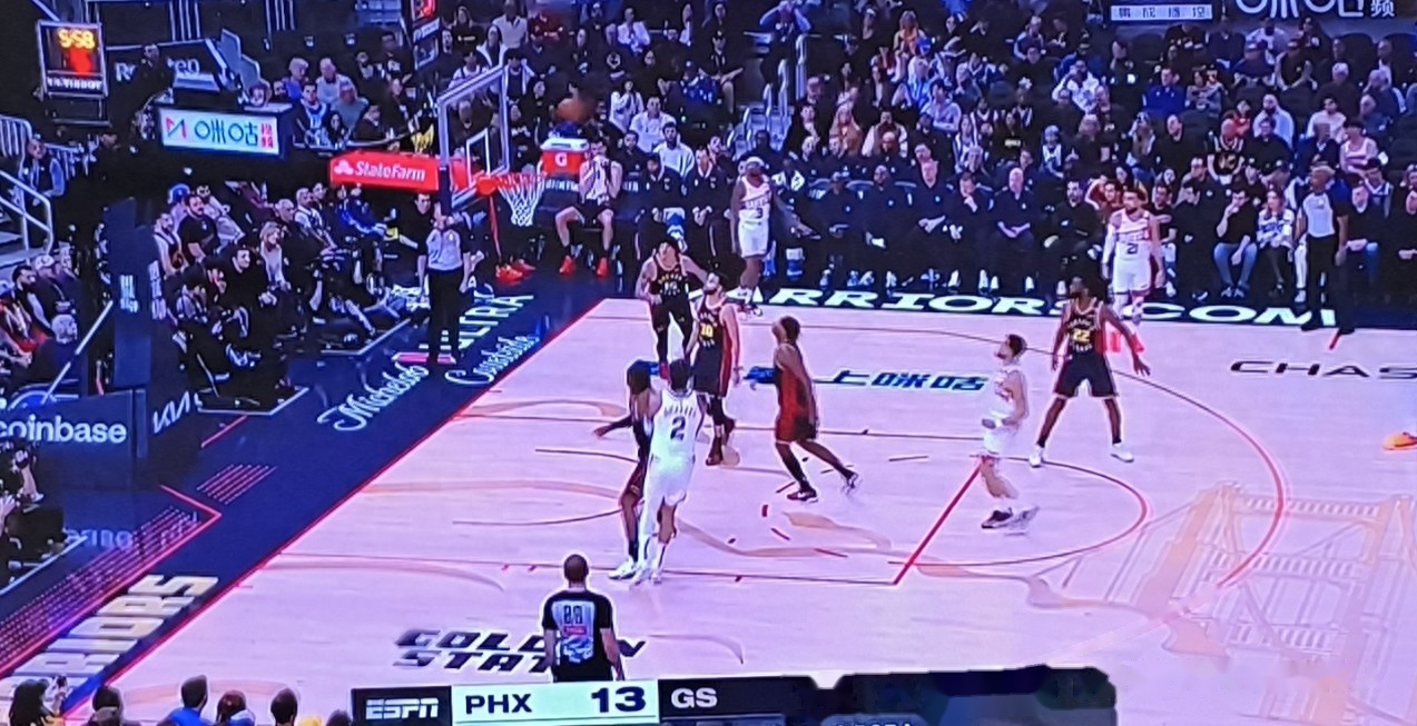 勇士主场不敌魔术,库里状态低迷 勇士主场不敌魔术,库里状态低迷