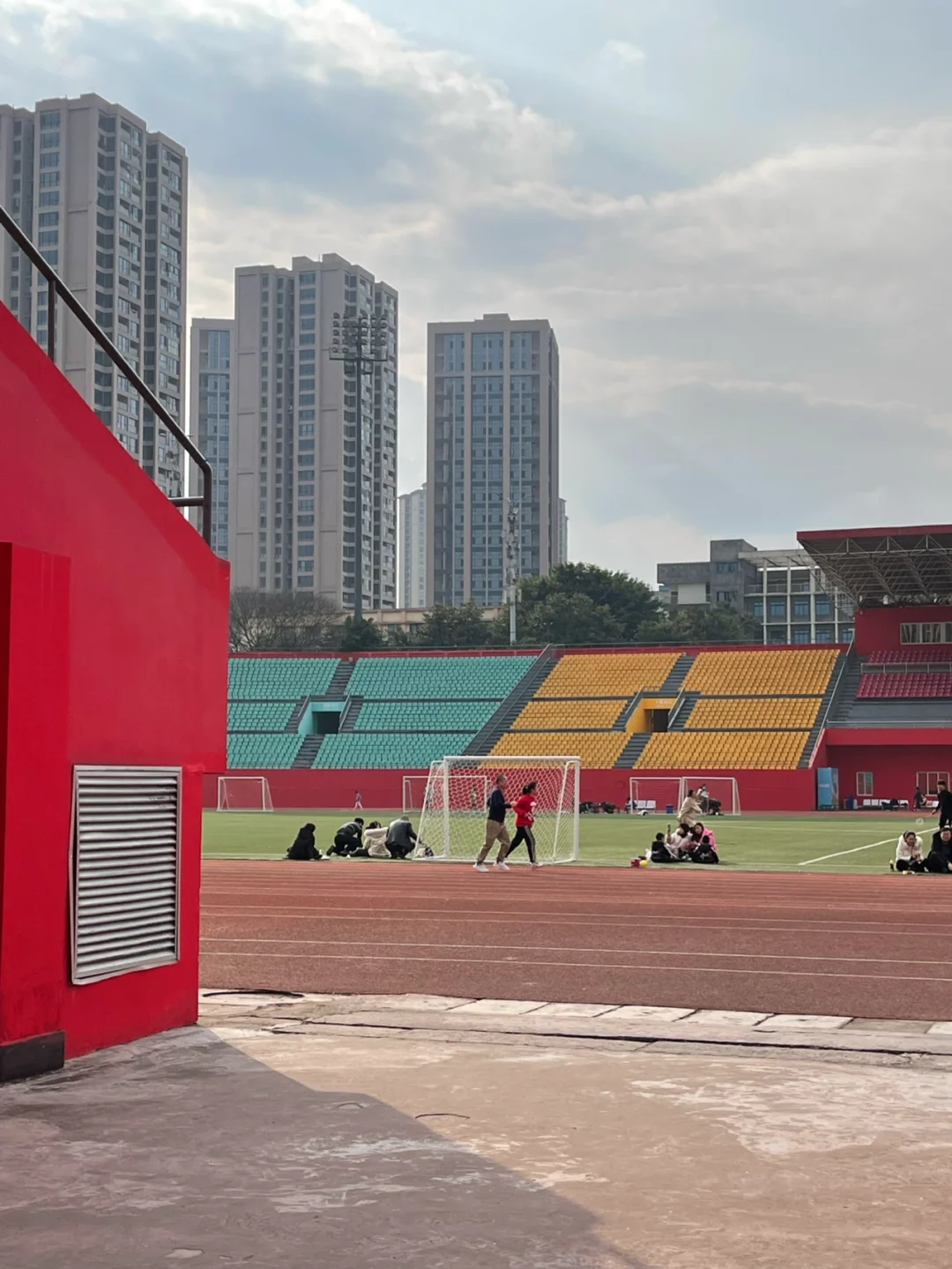 重庆当代小年轻场排名榜垫底，赢球要心气顽强的简单介绍