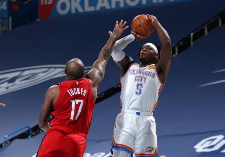 奥拉迪波单局轰下分带队晋级