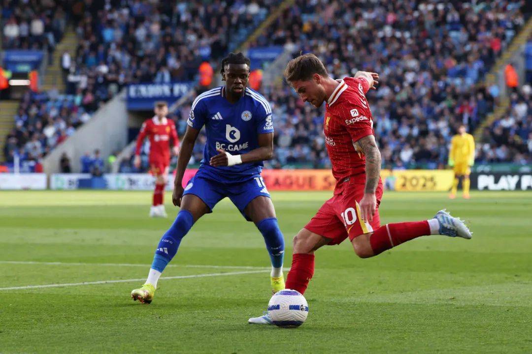 利物浦主场4-1大胜莱斯特城,继续保持英超领先地位 利物浦主场4-1大胜莱斯特城,继续保持英超领先地位