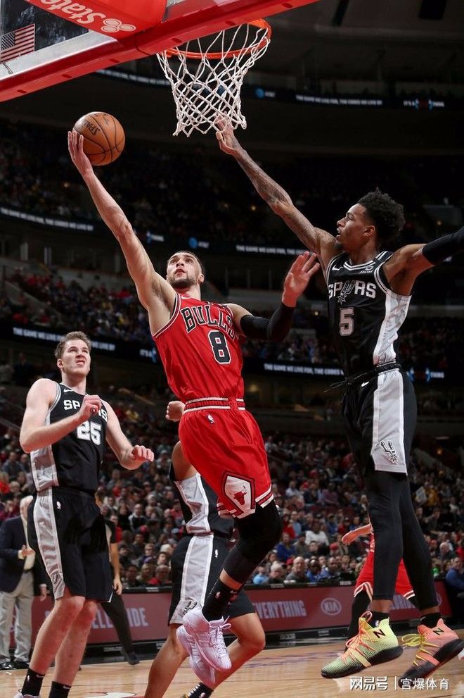 火箭客场负马刺，瓦伦丁斯砍下30分