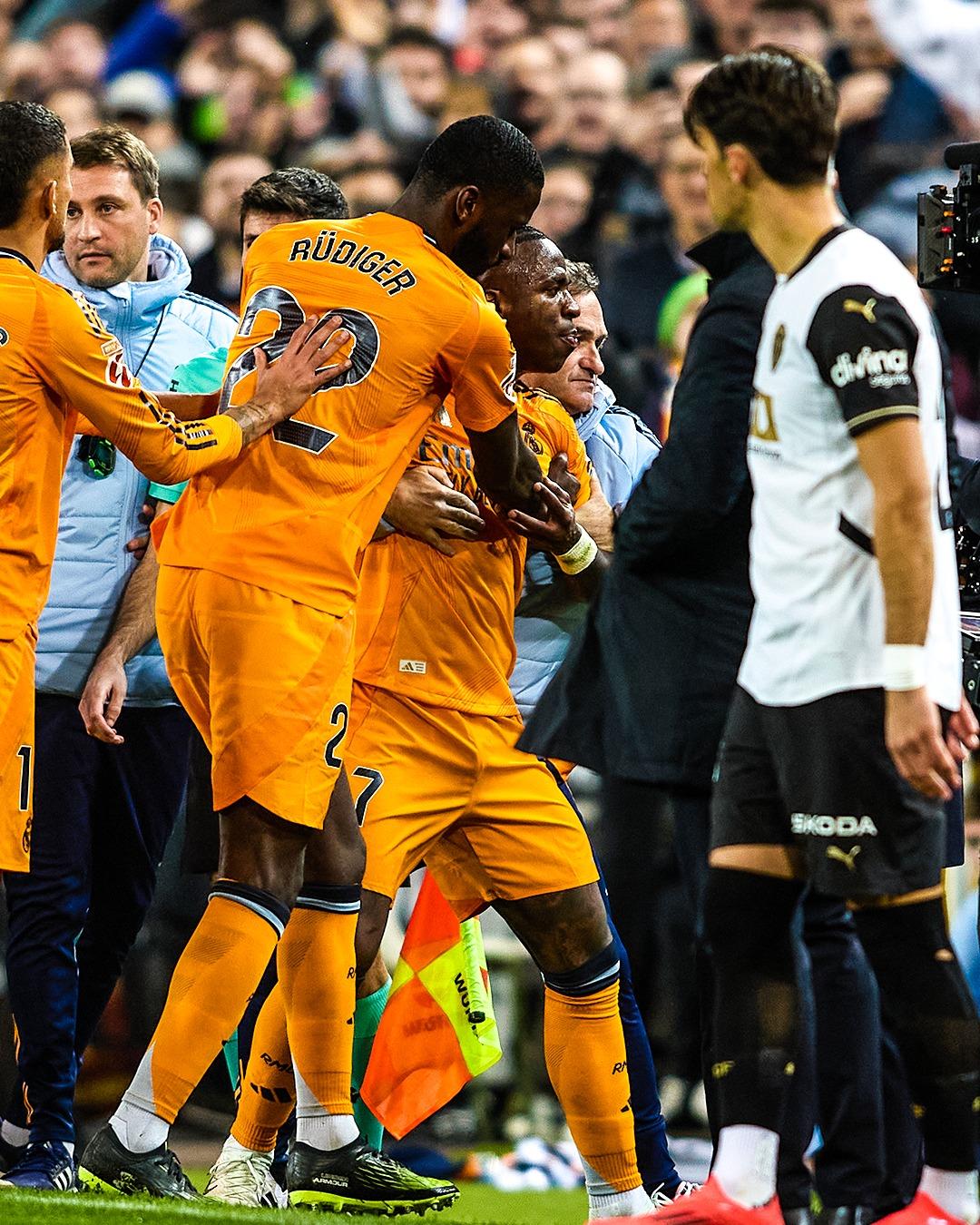 皇家马德里逆转比赛获胜,巴萨输给瓦伦西亚 皇家马德里逆转比赛获胜,巴萨输给瓦伦西亚