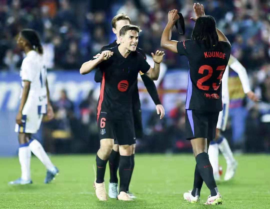 皇家马德里逆转比赛获胜,巴萨输给瓦伦西亚 皇家马德里逆转比赛获胜,巴萨输给瓦伦西亚