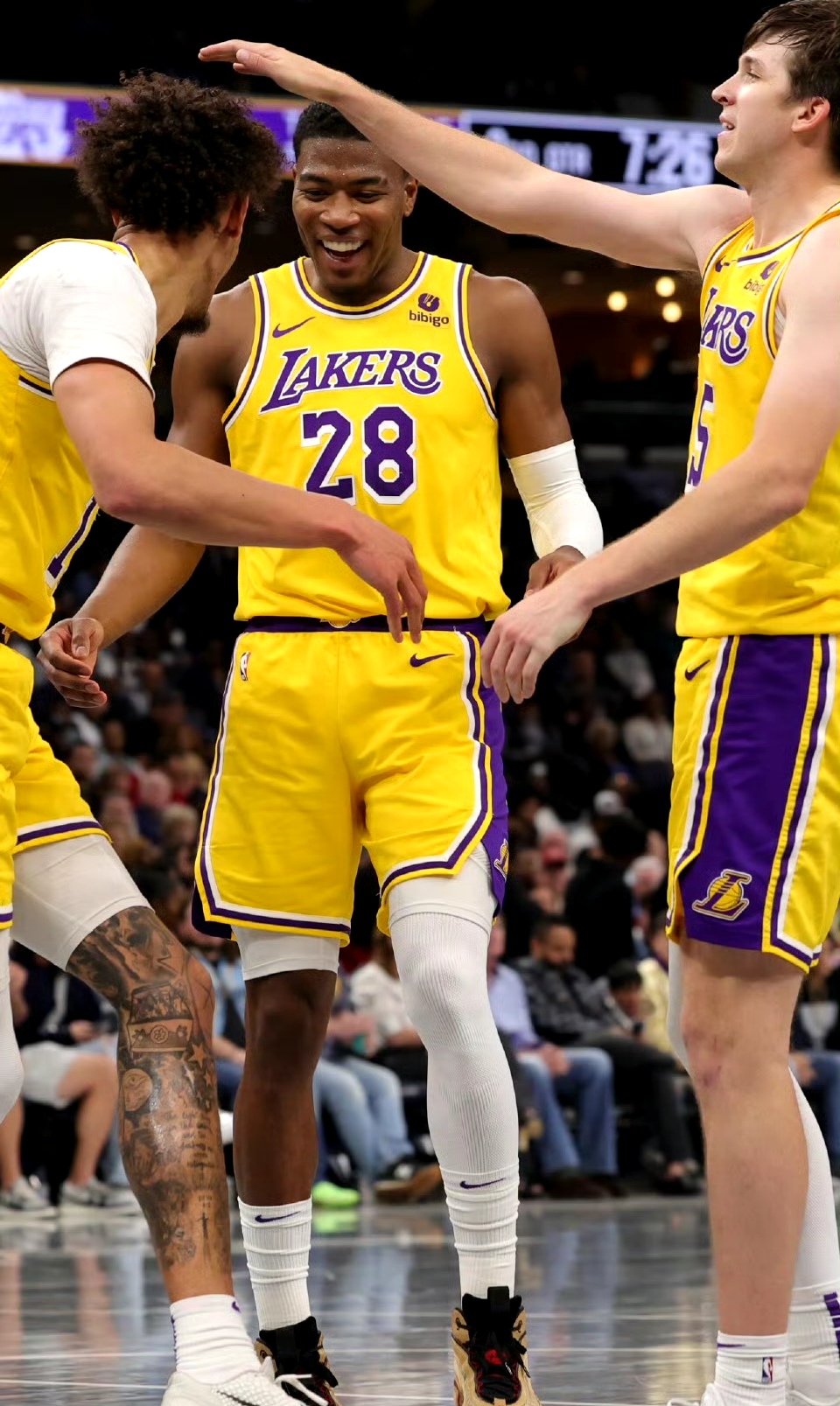 湖人客场击败灰熊,豪取四连胜 湖人客场击败灰熊,豪取四连胜