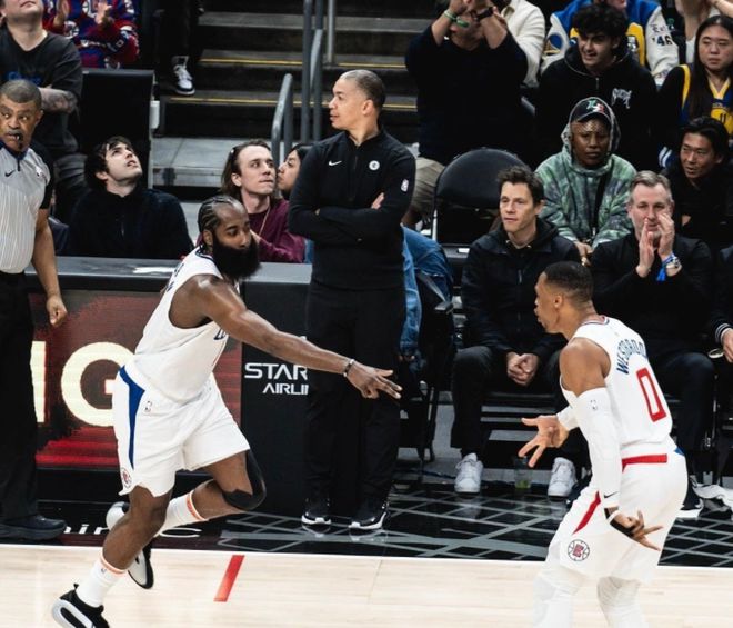 快船击败篮网，继续保持完胜