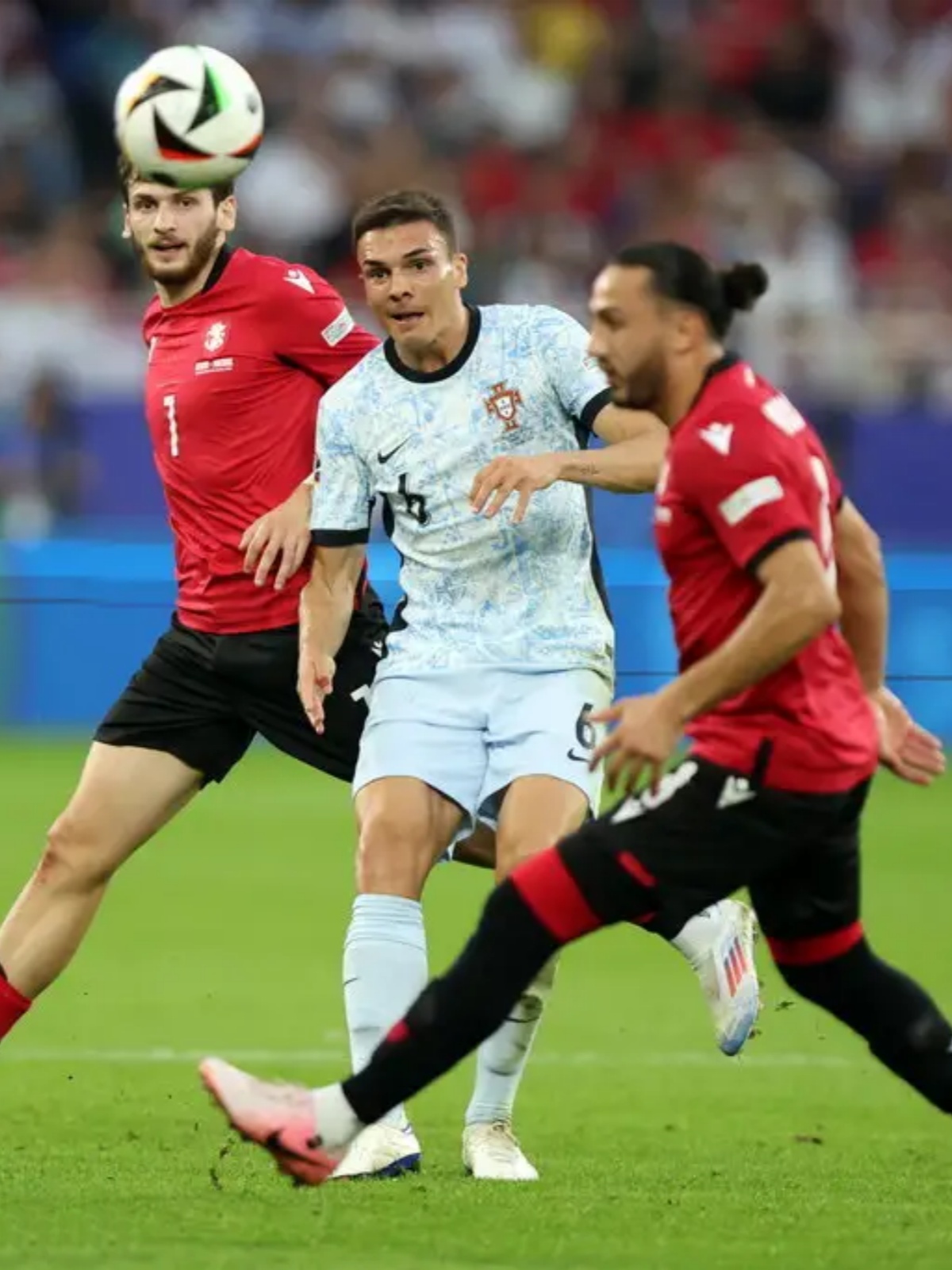 欧洲杯小组赛场上频现逆转战